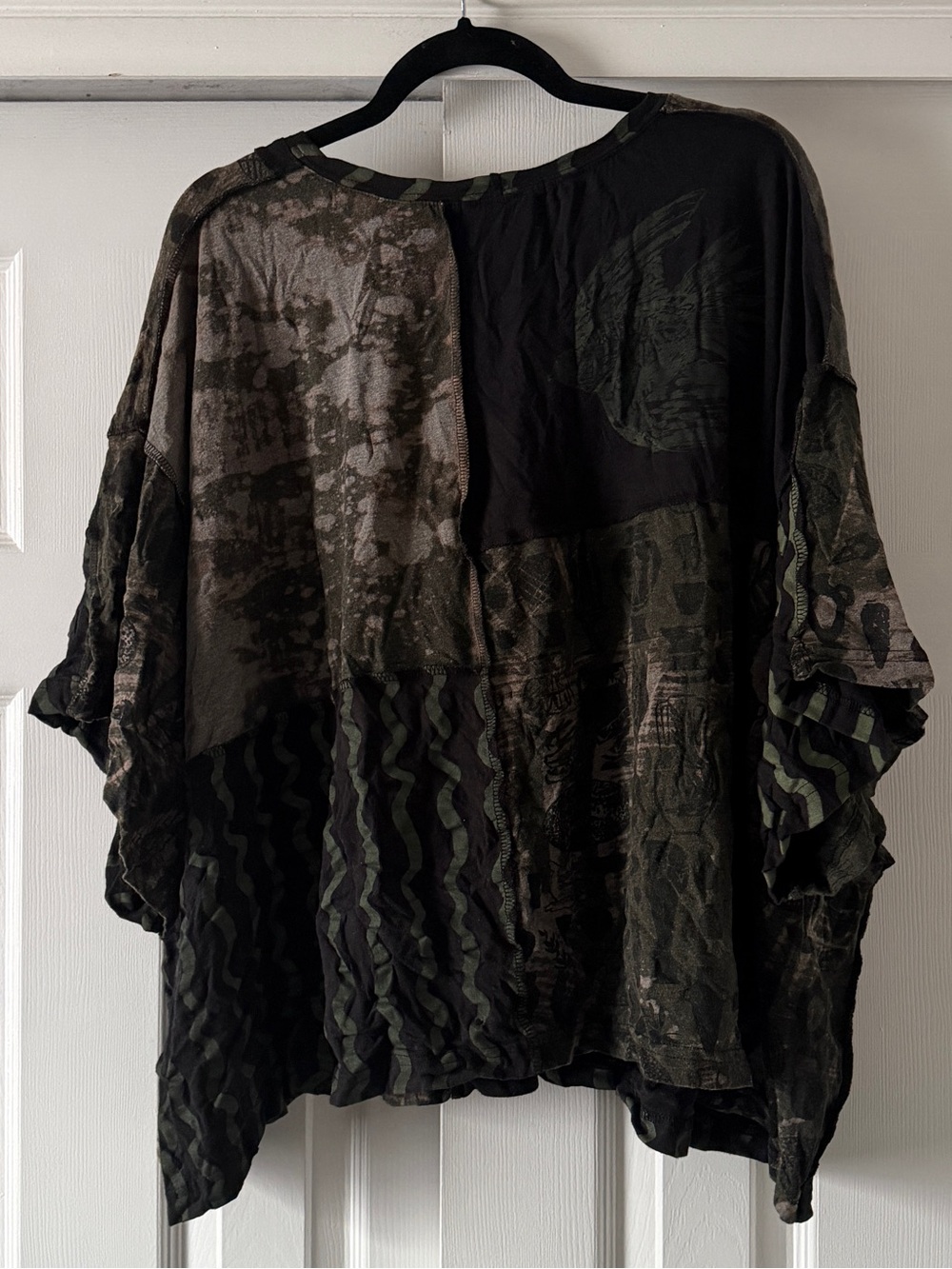 Thief & Bandit Unisex Boxy Tee in Combat Creatures size 4 - Picture 3 of 5